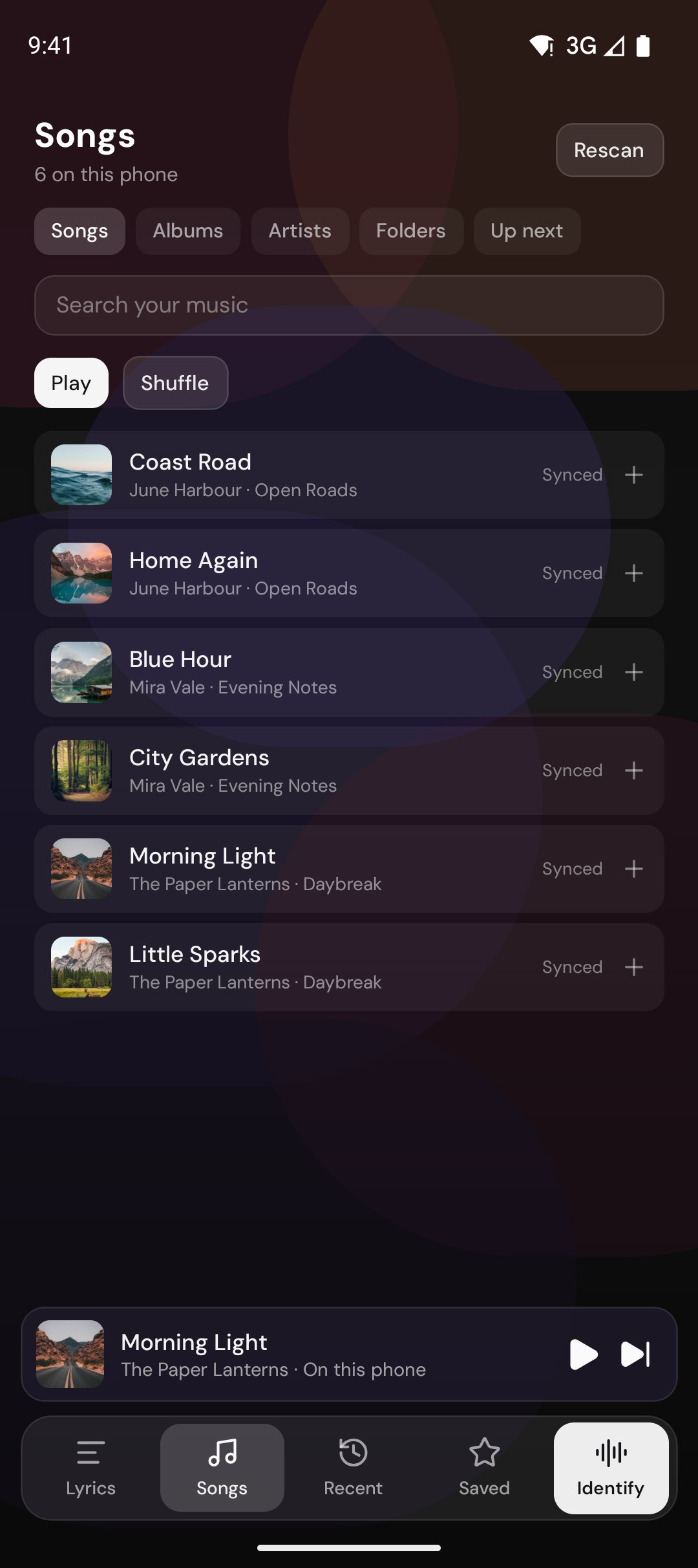 La scheda Musica di 9xLyrics per Android con l'elenco dei brani salvati sul telefono, con album e cartelle