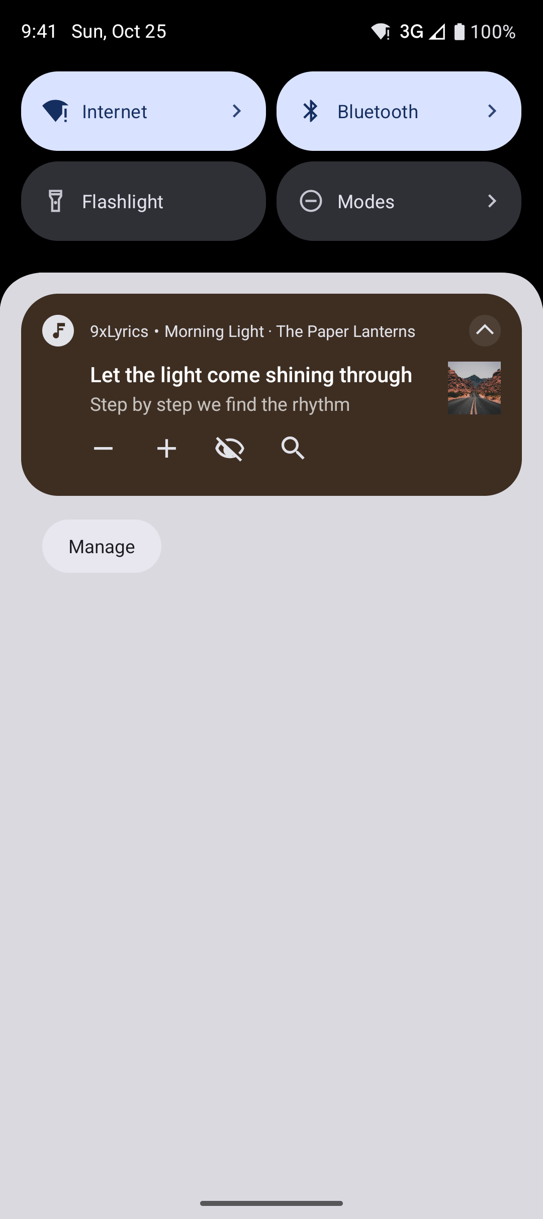 La notifica di 9xLyrics su Android nello stile Testi avanzati, con la riga corrente del testo e i pulsanti per regolare il tempo