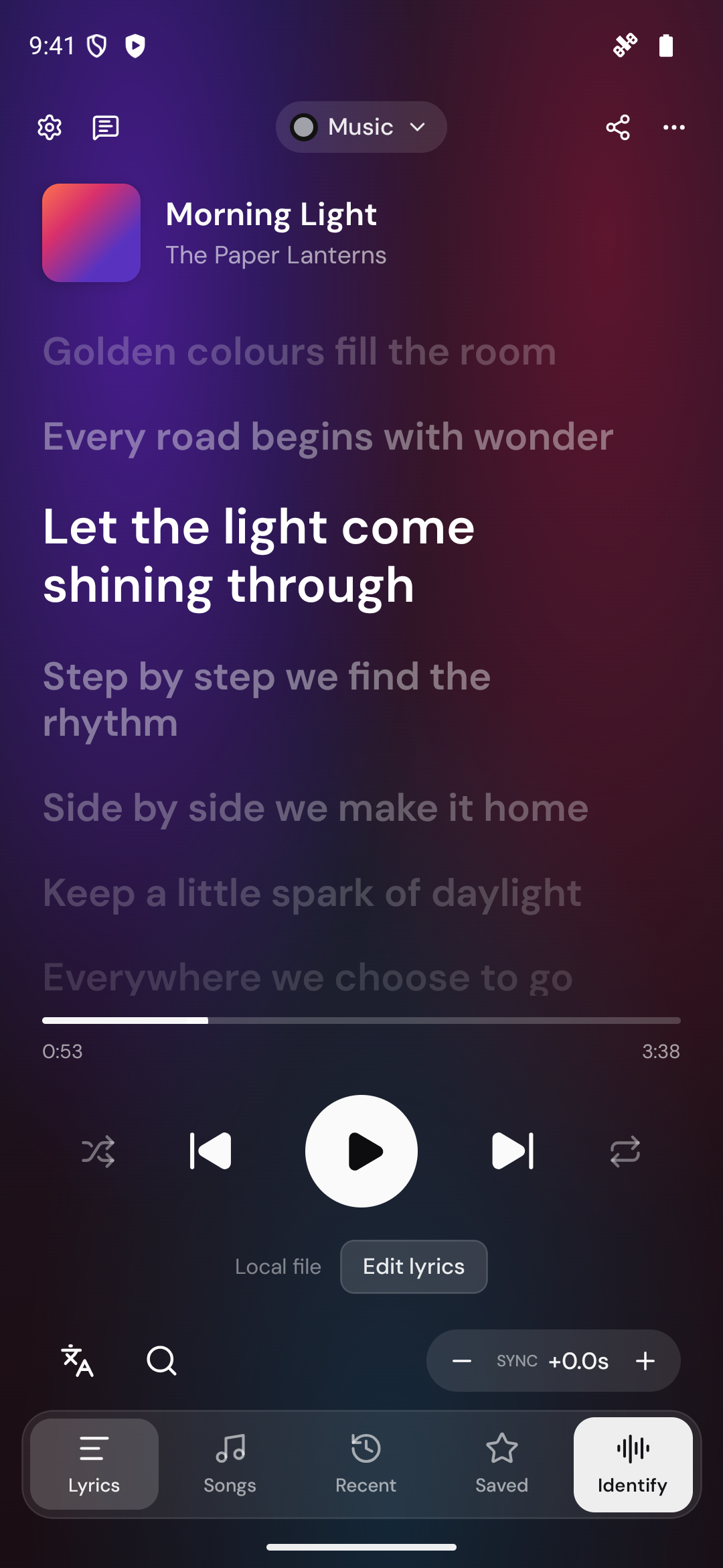 9xLyrics per Android nella scheda In riproduzione, con l'intera canzone e la riga corrente evidenziata sotto la copertina dell'album