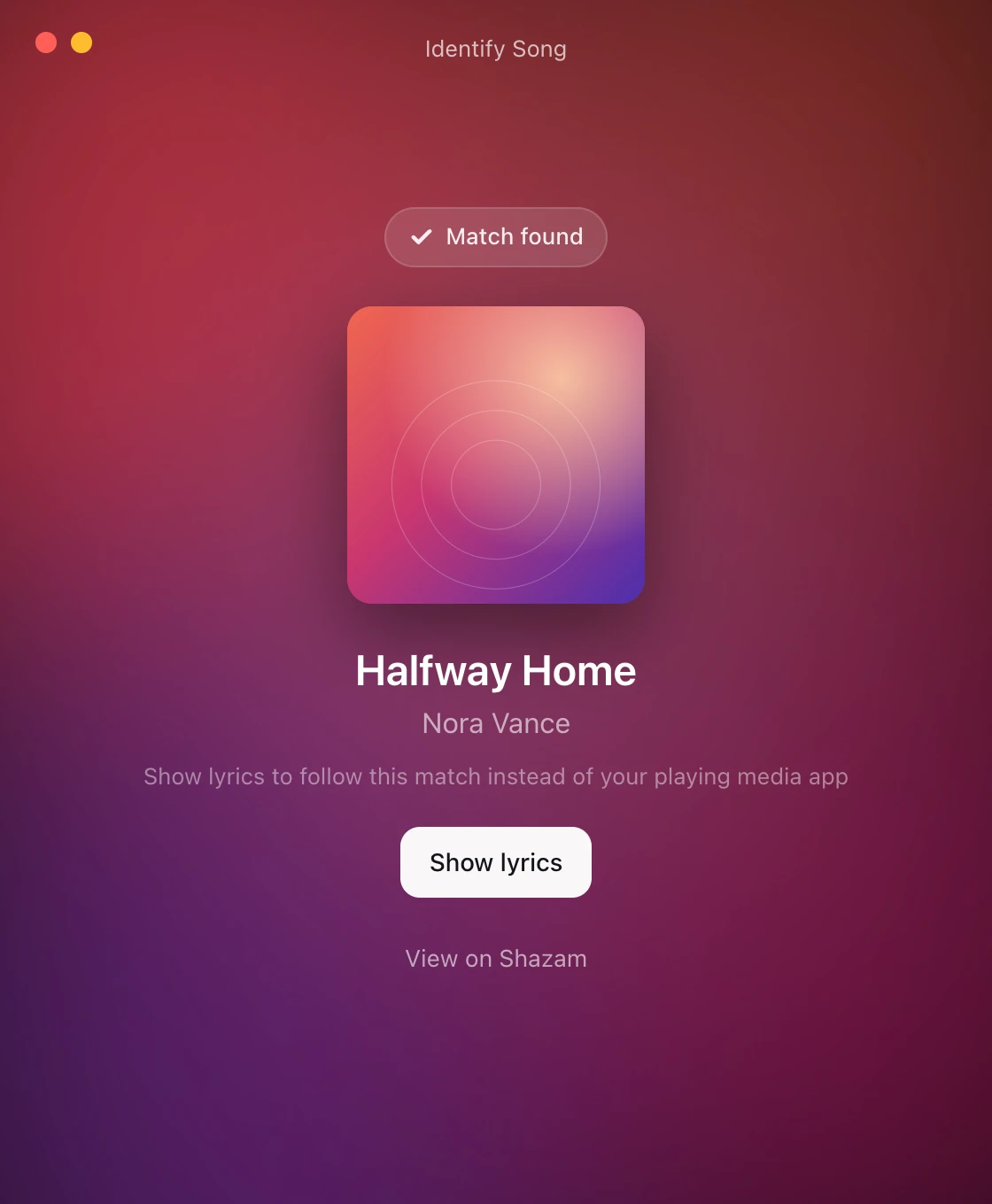 Una canzone riconosciuta con Mostra testi e pulsanti Visualizza su Shazam